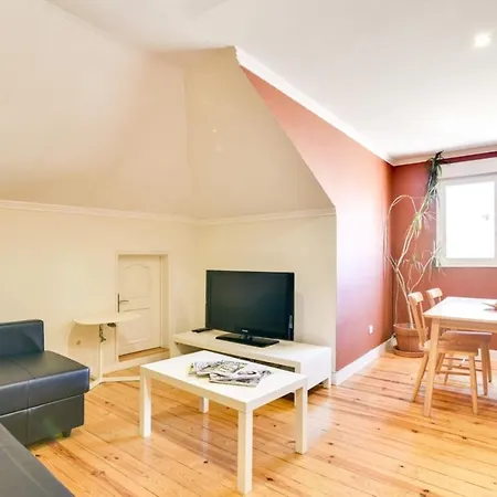 Апартаменты Amazing 3bdr W/lisbon View In Santos Лиссабон