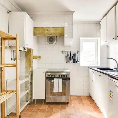 Amazing 3bdr W/lisbon View In Santos Lisbon
