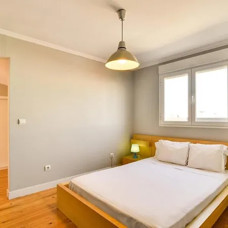 Amazing 3bdr W/lisbon View In Santos Lisbon
